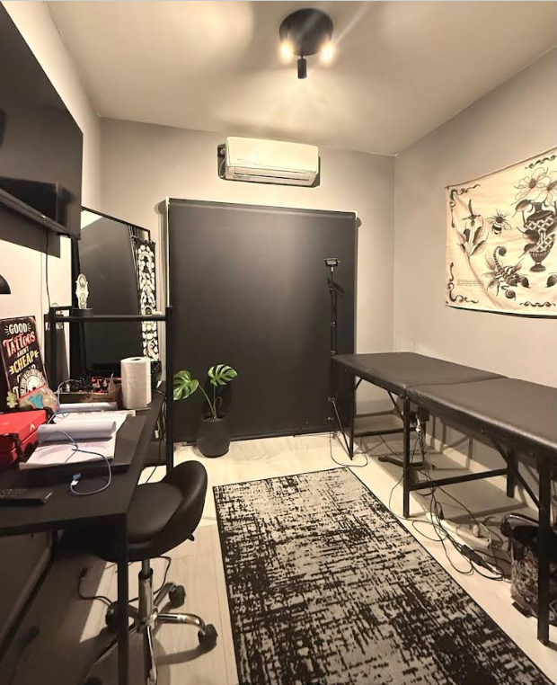 Interior del estudio de Pucho Tattoo en Merlo